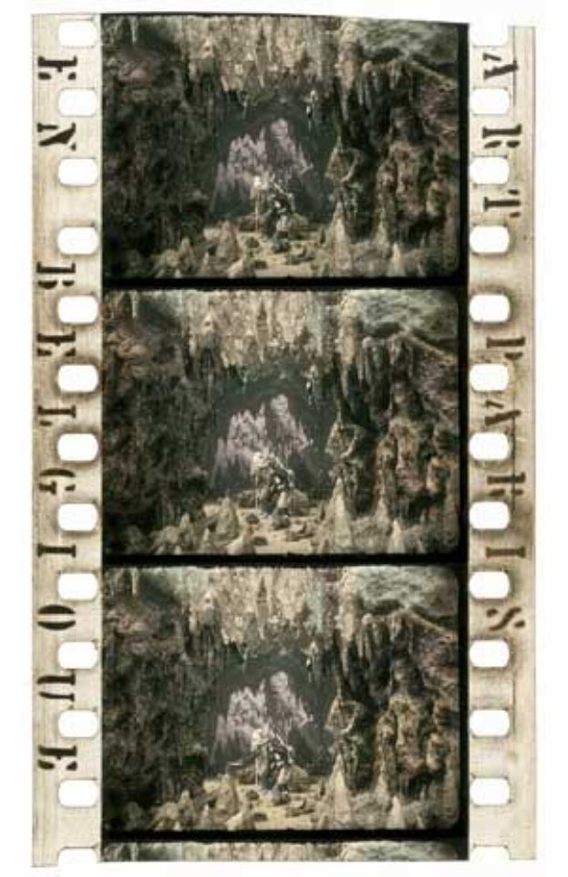 Filmstreifen mit einem Schwarz-Weiß-Foto einer verzweifelten Gruppe in einer Höhle, betitelt 'The Last of Us' in fetter weißer Schrift auf einem dunklen blauen Hintergrund.