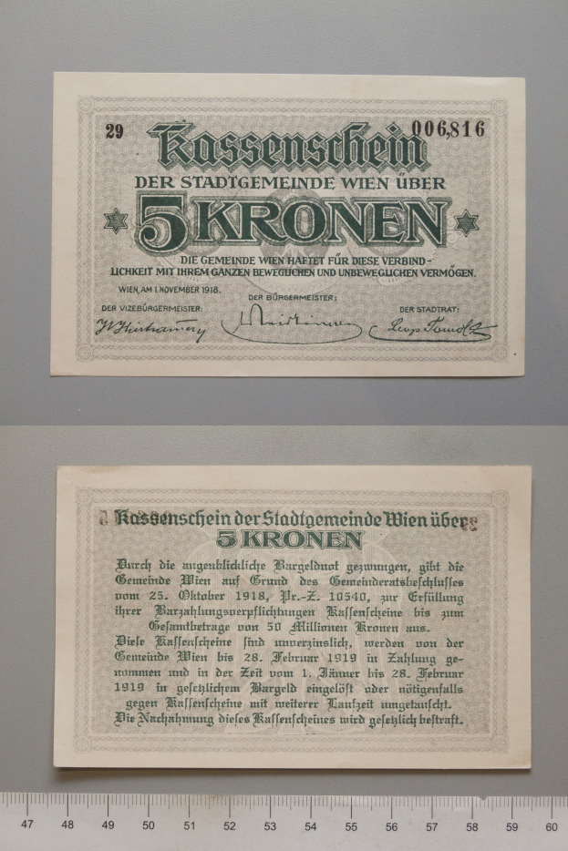 Alte deutsche 5 Kronen-Banknote mit Lineal unten, zeigt Text- und Design-details auf altem Papier.