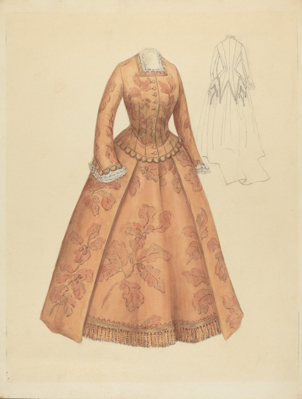Ein detailliertes Kostümdesign aus dem 18. Jahrhundert mit einem bodenlangen Kleid mit hohem Kragen, floralem Muster auf Rosa, Lila und Blau und einer Spitzenbesatz am Rock.