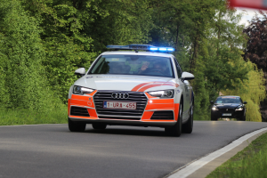 POL-D: Derendorf - Sitzgurtverstoß führt zu Verfolgungsjagd - Insassen eines Audi fliehen nach Essen - Zwei Personen festgenommen - weiterer Verdächtiger auf der Flucht