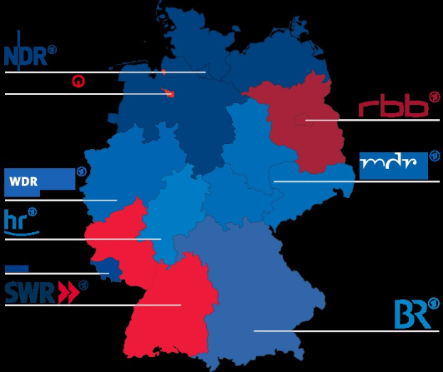 Eine Deutschlandkarte mit in rot und blau hervorgehobenen Bundesländern, die die Ergebnisse der Wahl 2016 mit Kandidatennamen und Wahldatum zeigt.