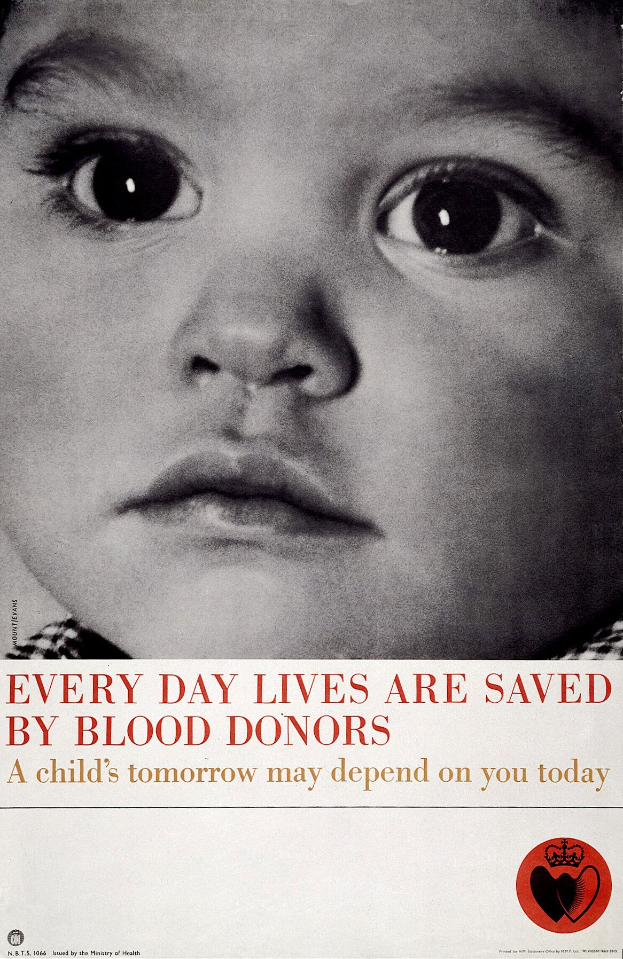 Plakat mit einem Kindergesicht in der Mitte, umgeben von fetter schwarzer Schrift, die "Jeden Tag rettet Blutspenden Leben." lautet.