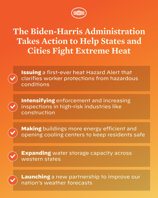 Plakat mit der Aufschrift "Die Biden-Harris-Verwaltung setzt sich für den Kampf gegen extreme Hitze in Bundesstaaten und Städten ein" mit einem roten und weißen Schild-Design mit einem Blitz, eingerahmt von einem gelben Rand.