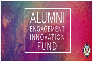 Ein Plakat mit "Alumni Engagement Innovation Fund" in fetter, schwarzer Schrift auf weißem Hintergrund, mit dem Logo des Fonds unten rechts.