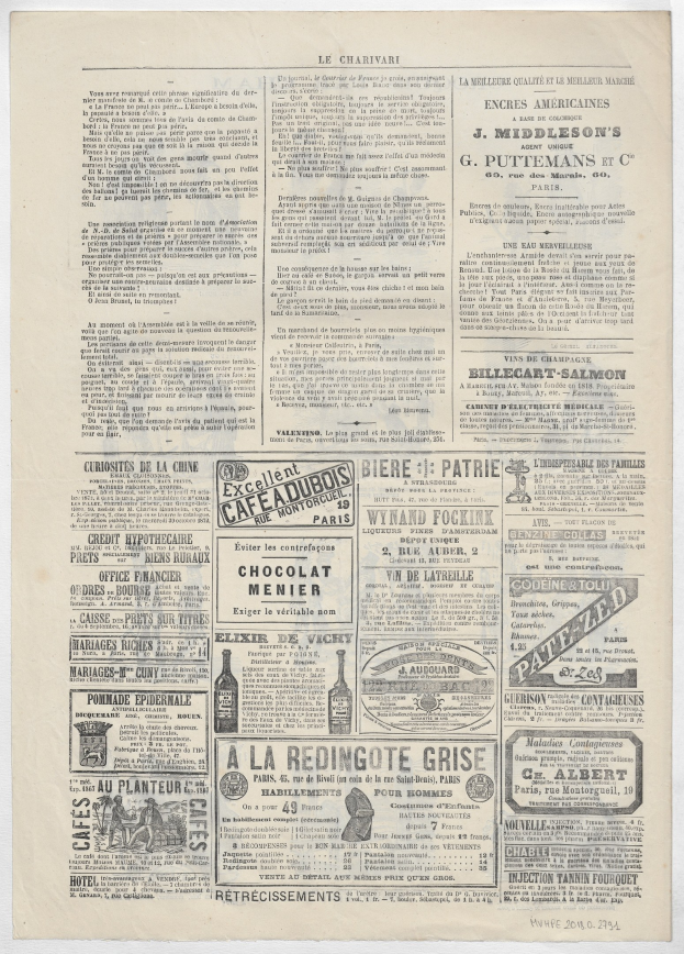 Alte Zeitung mit dichtem Text und verschiedenen Anzeigen, einschließlich Bilder und Textblöcke.