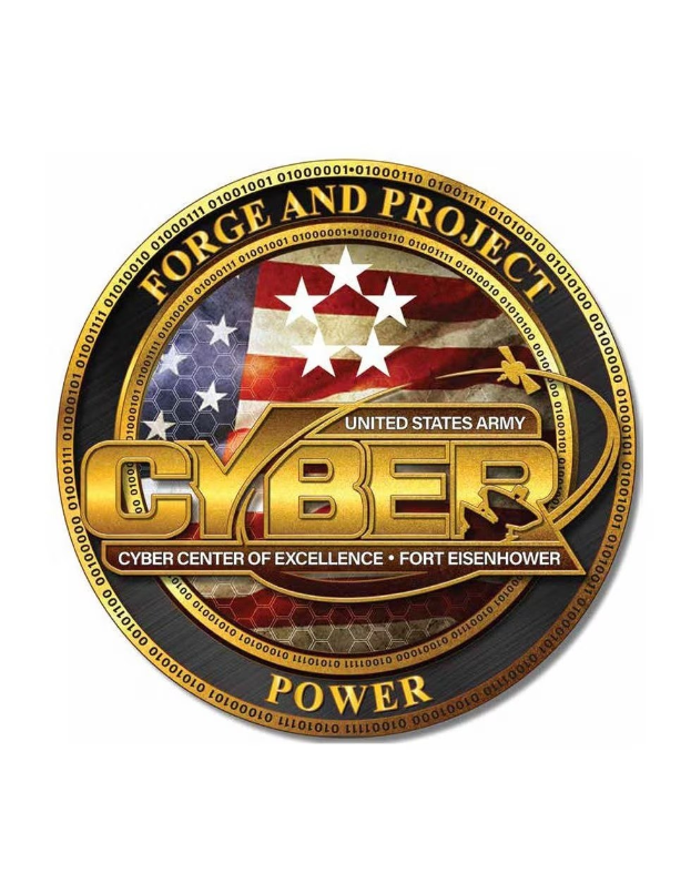 Logo der United States Army Cyber Center of Excellence, Fort Eisenhower, mit einem blauen Kreis und einem weißen Stern sowie der Inschrift "Forge and Project Cyber Power" darunter.