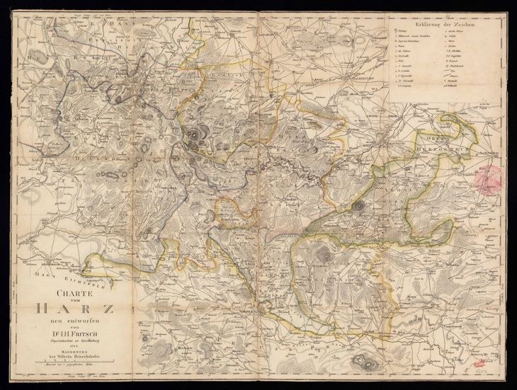 Ausführliche alte Harz-Karte, Deutschland, auf schwarzem Hintergrund, die Städte, Ortschaften und die umliegende Landschaft zeigt.