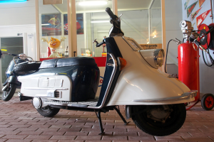 MK-POL: Brand - Diebstahl aus Auto - Kleinmotorräder und E-Scooter gestohlen